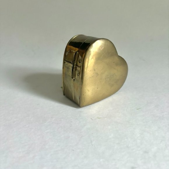 Vintage Brass Heart Shaped Hinged Trinket/Ring Dish | Jewelry Box - Picture 4 of 8